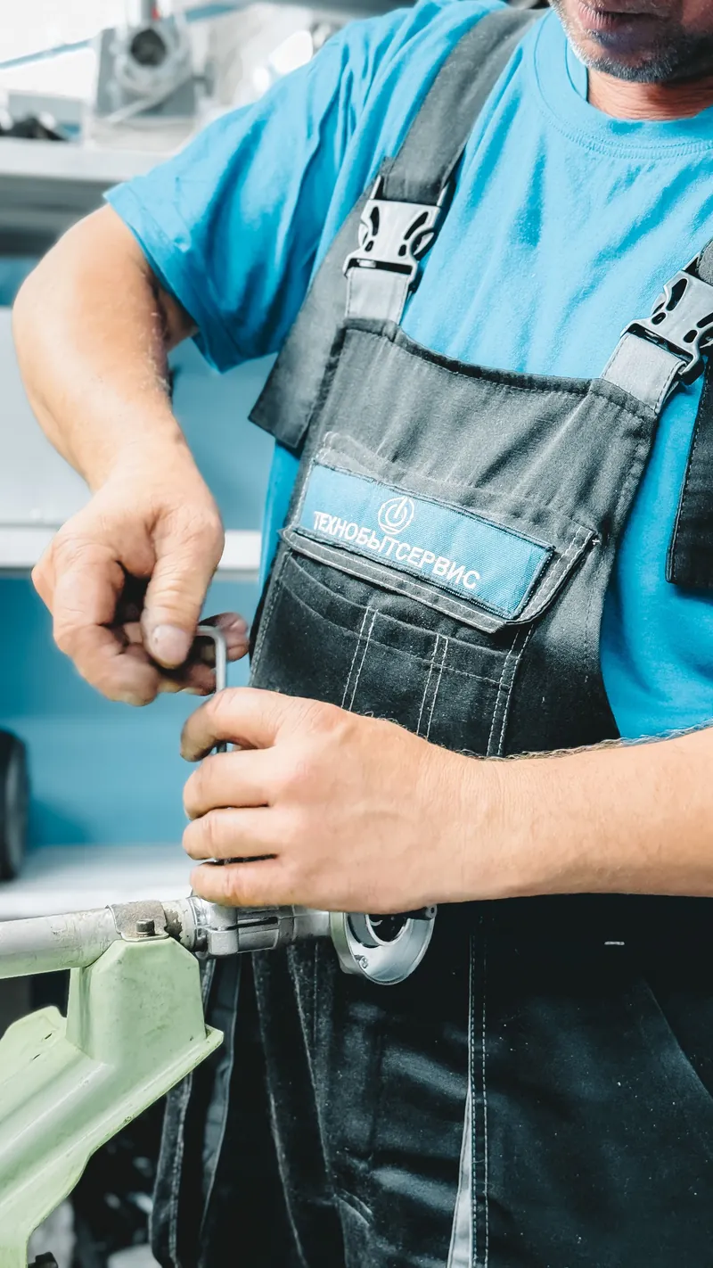 ColorPlus technician working in a Miami apartment